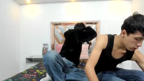 Snapshot of hoot_booys_ chatting on November 5, 12:05 pm hoot_booys_ online show from November 5, 12:05 pm