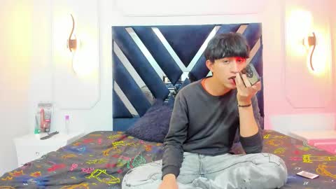 Snapshot of hoot_booys_ chatting on November 17, 3:23 am hoot_booys_ online show from November 17, 3:23 am