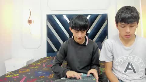 Snapshot of hoot_booys_ chatting on November 20, 7:57 pm hoot_booys_ online show from November 20, 7:57 pm