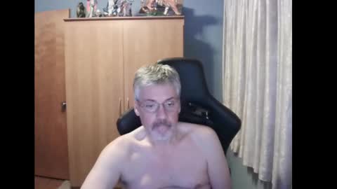 Snapshot of horndoggyx1 chatting on December 6, 11:36 pm horndoggy online show from December 6, 11:36 pm