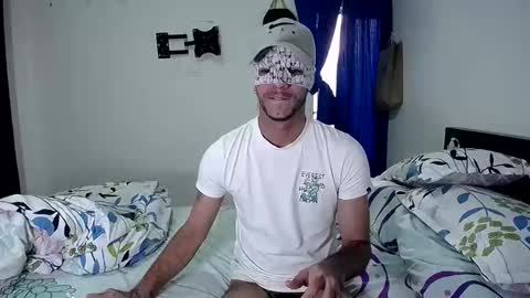 BoyHornyDirty online show from November 18, 9:19 pm