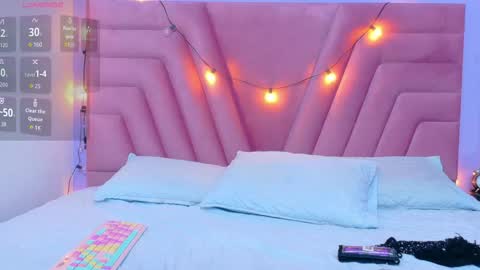 Khloe  online show from November 28, 12:52 pm