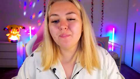 HornyCakee online show from September 12, 9:31 am