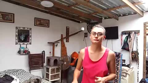 Snapshot of hornyhippies0080 chatting on October 18, 11:00 am Nix D online show from October 18, 11:00 am