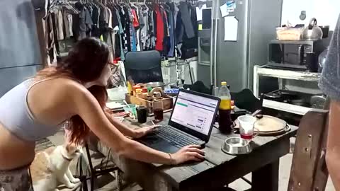 Snapshot of hornyhippies0080 chatting on November 8, 8:18 pm Nix D online show from November 8, 8:18 pm