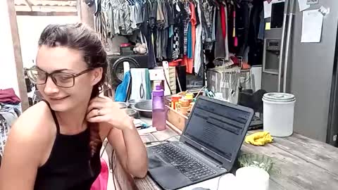 Snapshot of hornyhippies0080 chatting on November 16, 7:25 am Nix D online show from November 16, 7:25 am