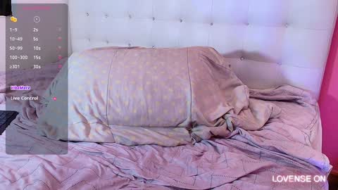 Snapshot of hornyhousekeeper_ chatting on December 22, 6:26 pm Valentina online show from December 22, 6:26 pm