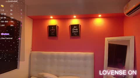 Snapshot of hornyhousekeeper_ chatting on January 10, 12:26 pm Valentina online show from January 10, 12:26 pm