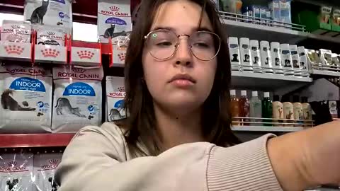 Snapshot of hornykitty_x chatting on November 8, 12:27 pm Alisa and Mike online show from November 8, 12:27 pm