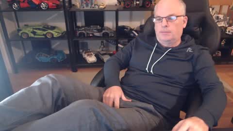 Snapshot of hornynthick70 chatting on December 20, 1:03 am hornynthick70 online show from December 20, 1:03 am