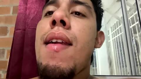 Snapshot of hot2512 chatting on February 25, 2:25 am hot2512 online show from February 25, 2:25 am