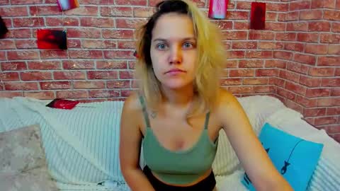 Snapshot of hot___jess chatting on September 10, 3:17 am Jessica online show from September 10, 3:17 am