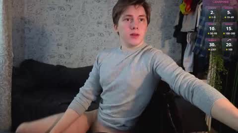 Snapshot of hot_boy_oscar chatting on December 4, 11:08 am Oscar online show from December 4, 11:08 am