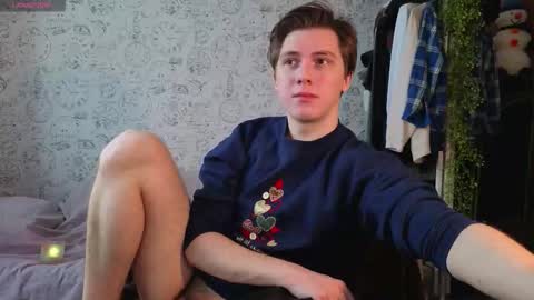 Snapshot of hot_boy_oscar chatting on December 14, 11:15 am Oscar online show from December 14, 11:15 am