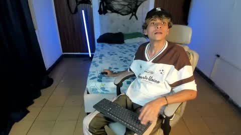 hot bunny online show from November 6, 2:01 am