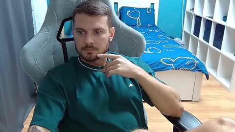 hot_cap_77 online show from October 14, 6:42 pm