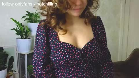LiluCaroline online show from November 14, 1:43 pm