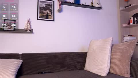 Snapshot of hot_frictions chatting on December 15, 5:23 am Hope online show from December 15, 5:23 am