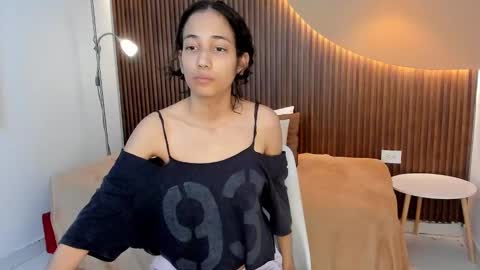 Alana online show from December 3, 8:50 pm