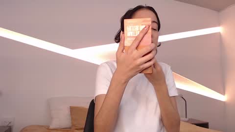 Alana online show from December 5, 8:33 pm