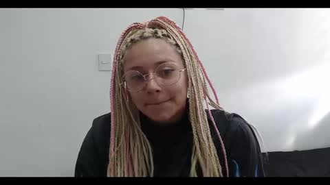 Mia online show from January 6, 9:00 pm