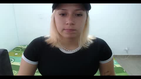 Mia online show from February 9, 1:25 pm