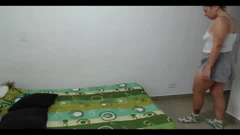 Mia online show from February 11, 3:51 pm