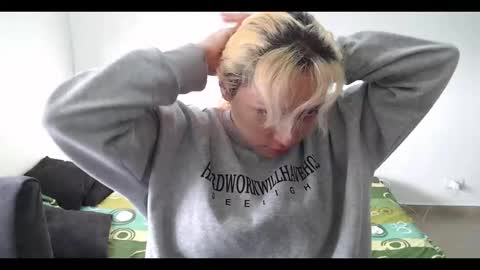 Mia online show from February 15, 12:33 pm