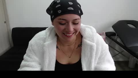 Mia online show from March 5, 6:12 pm