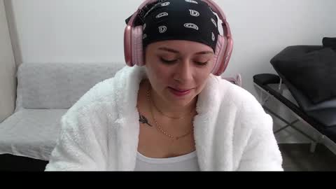 Mia online show from March 6, 3:56 pm