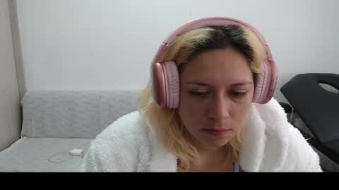 Mia online show from March 10, 4:03 pm