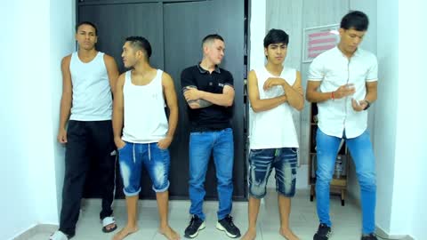 Vanesa Oliver and Andrew online show from February 2, 11:30 am