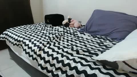 Hot and PowerHOPE U MISS ME online show from December 3, 1:08 am