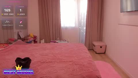 Snapshot of hotbabette chatting on December 18, 9:14 am SweetBrendy online show from December 18, 9:14 am