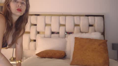 Snapshot of hotbellamilf chatting on October 1, 11:44 pm Bella Milf online show from October 1, 11:44 pm