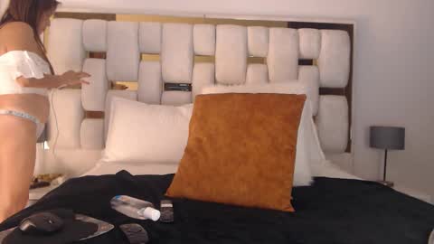 Snapshot of hotbellamilf chatting on October 9, 11:47 pm Bella Milf online show from October 9, 11:47 pm