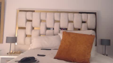 Snapshot of hotbellamilf chatting on October 17, 12:36 am Bella Milf online show from October 17, 12:36 am