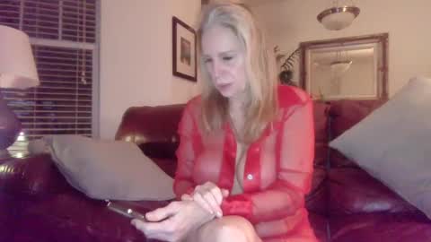 Snapshot of hotblondemilf1962 chatting on January 11, 4:38 am hotblondemilf1962 online show from January 11, 4:38 am