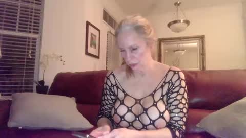 Snapshot of hotblondemilf1962 chatting on February 13, 1:19 am hotblondemilf1962 online show from February 13, 1:19 am