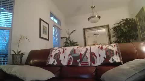 Snapshot of hotblondemilf1962 chatting on December 4, 10:18 pm hotblondemilf1962 online show from December 4, 10:18 pm