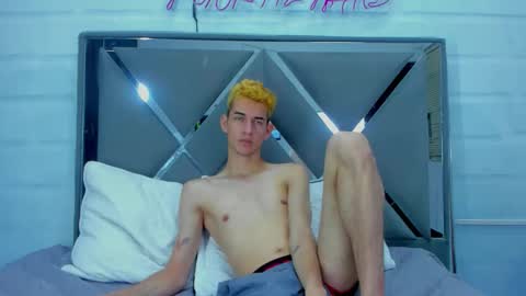 DANIEL AND KEVIN online show from October 18, 6:26 am