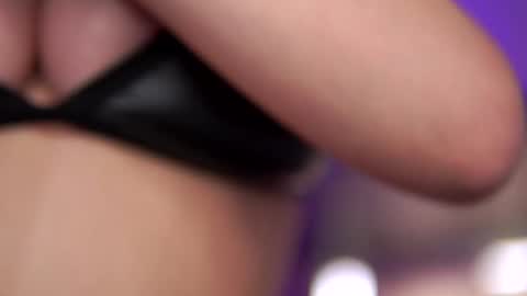 Snapshot of hotbustybabex chatting on September 26, 6:17 am Anais online show from September 26, 6:17 am