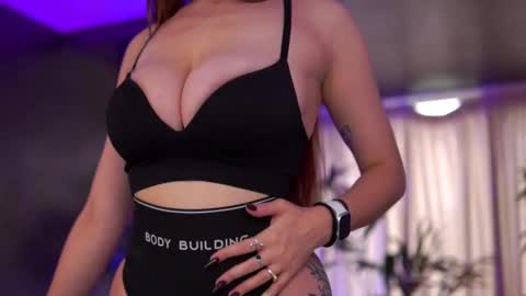 Snapshot of hotbustybabex chatting on October 3, 9:17 am Anais online show from October 3, 9:17 am