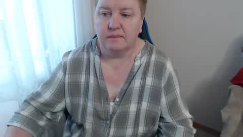 Snapshot of hotfiremommy chatting on November 20, 8:03 am LimonkaFire online show from November 20, 8:03 am