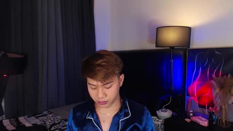 Snapshot of hotfucker_drei chatting on October 23, 5:18 am hotfucker_drei online show from October 23, 5:18 am