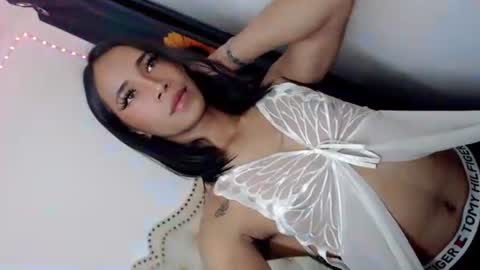 hotgirl_krisxx online show from October 4, 6:22 am