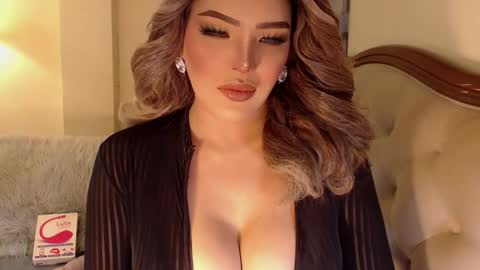 Snapshot of hotgoddesselectrax chatting on October 5, 2:43 am Miss ELY online show from October 5, 2:43 am