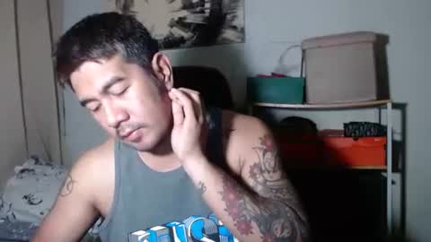 Snapshot of hothunkybear23 chatting on December 15, 1:43 am Khel online show from December 15, 1:43 am