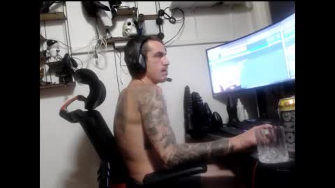 Snapshot of hotkinkytat chatting on January 1, 7:09 am hotkinkytat online show from January 1, 7:09 am