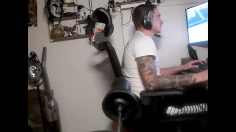 Snapshot of hotkinkytat chatting on February 18, 1:43 am hotkinkytat online show from February 18, 1:43 am